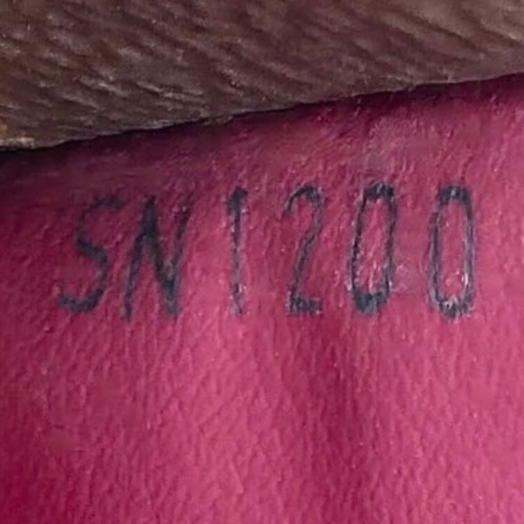 Louis Vuitton Sarah Monogram /Fuchsia Wallet - Picture 12 of 12